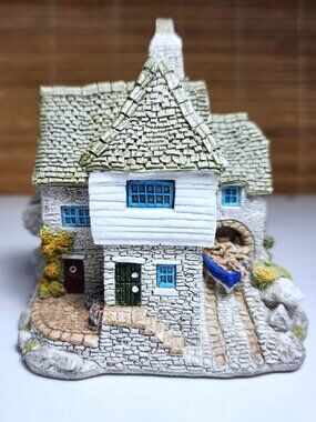 Lilliput Lane Moonlight Cove 1991 BX115 Retired Cottage Figurine Coastal Harbour